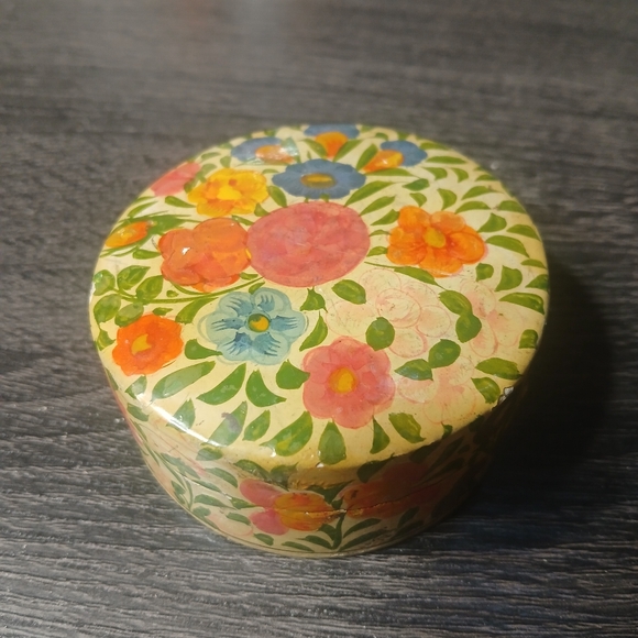 Vintage Floral Hand Painted Lacquered Paper Mache Trinket Box - Picture 3 of 12
